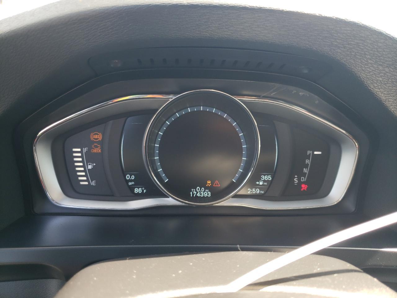 2015 VOLVO V60