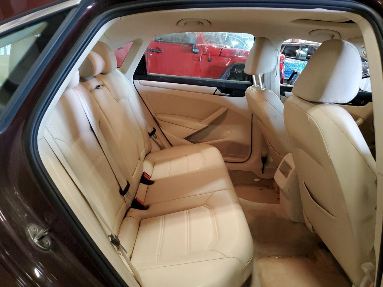 2012 VOLKSWAGEN Passat