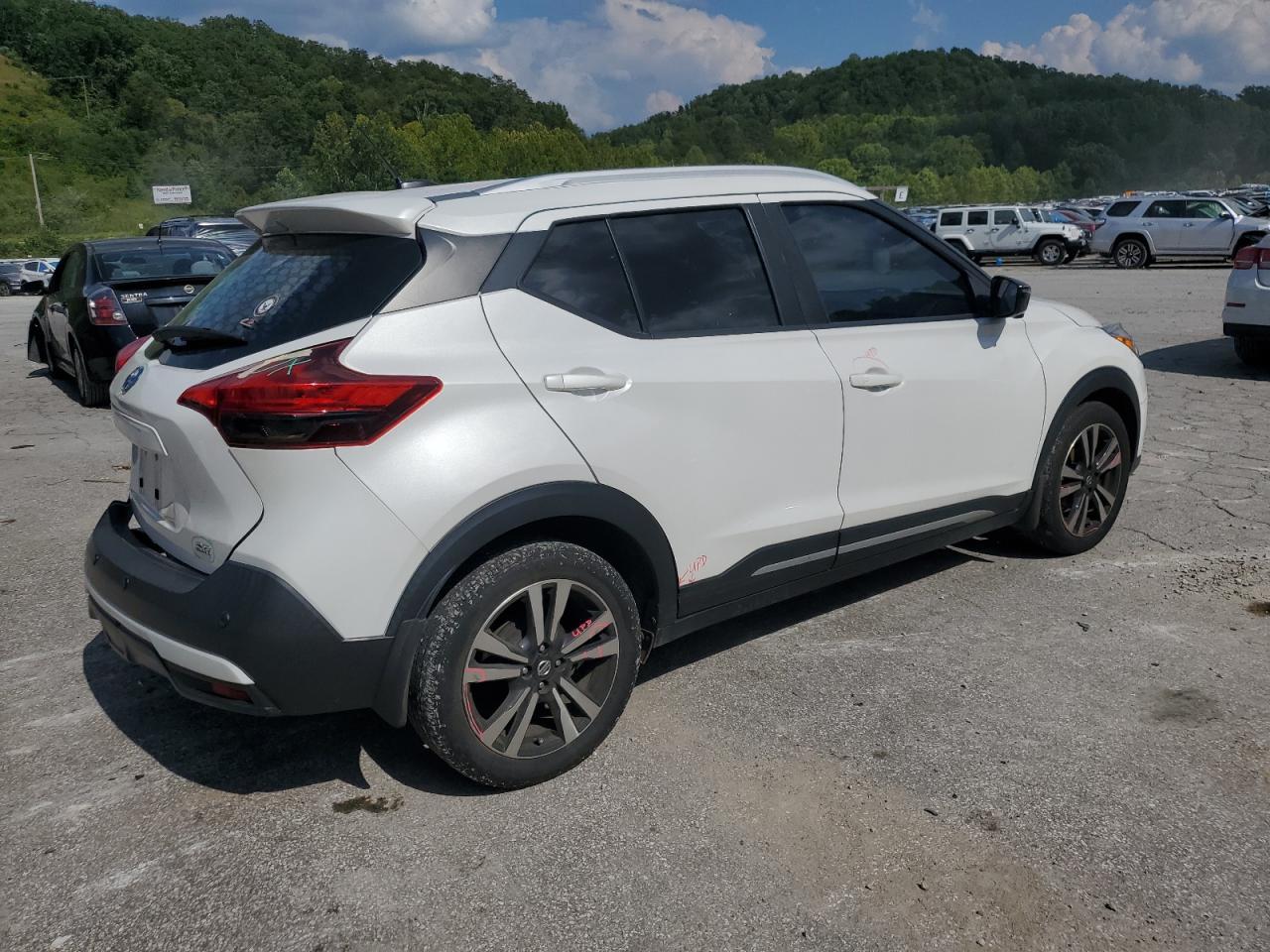 2020 NISSAN KICKS