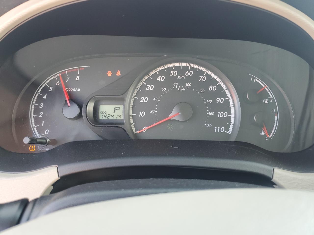 2011 TOYOTA SIENNA