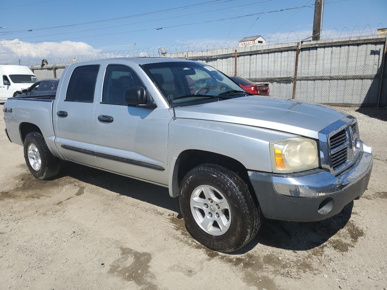 2005 DODGE Dakota