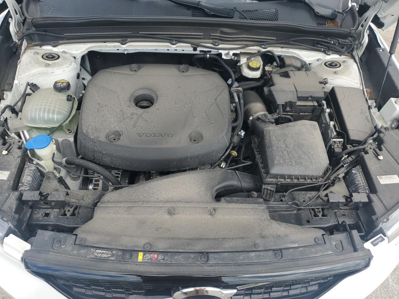 2021 VOLVO XC40