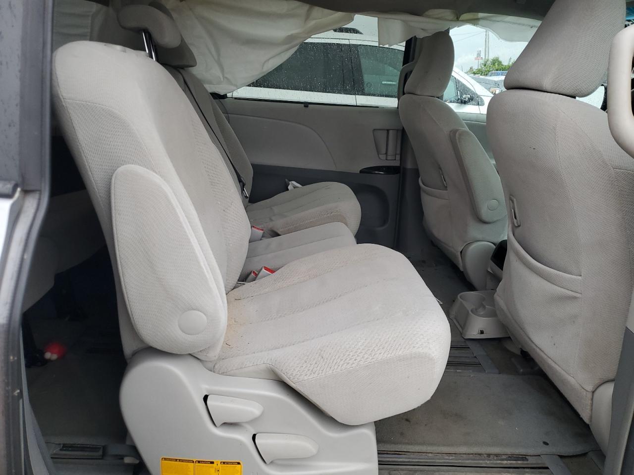 2012 TOYOTA SIENNA