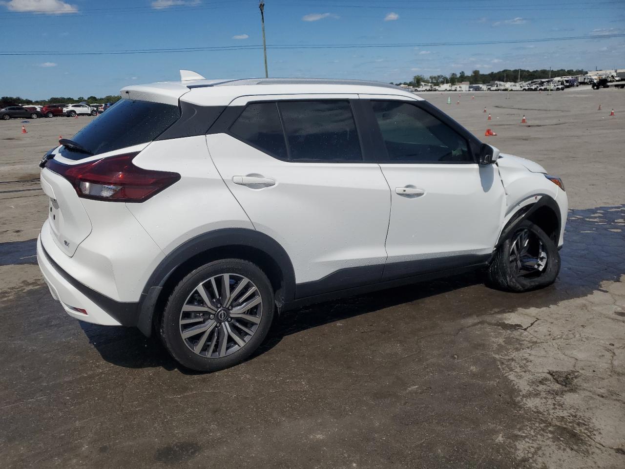 2023 NISSAN KICKS