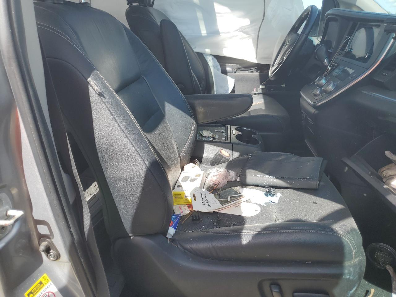 2016 TOYOTA SIENNA