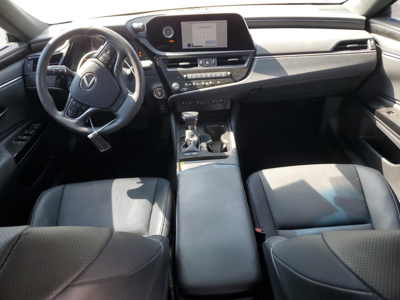 2024 LEXUS Es