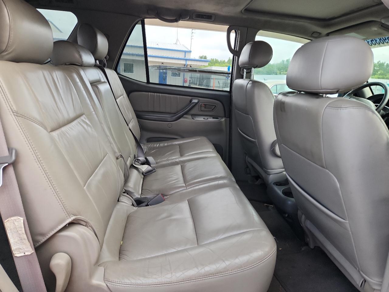 2002 TOYOTA Sequoia
