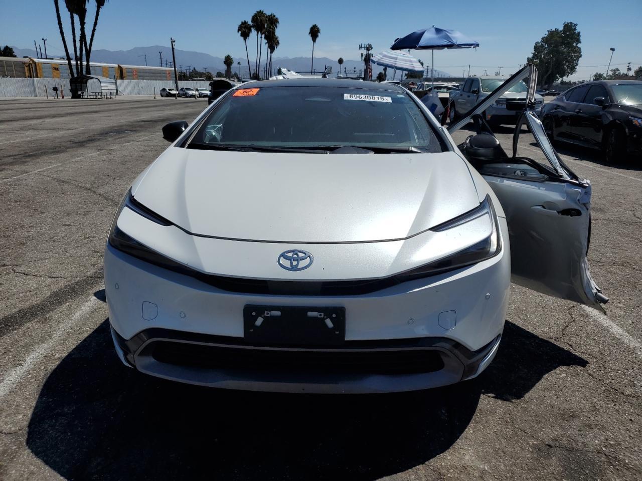 2024 TOYOTA PRIUS