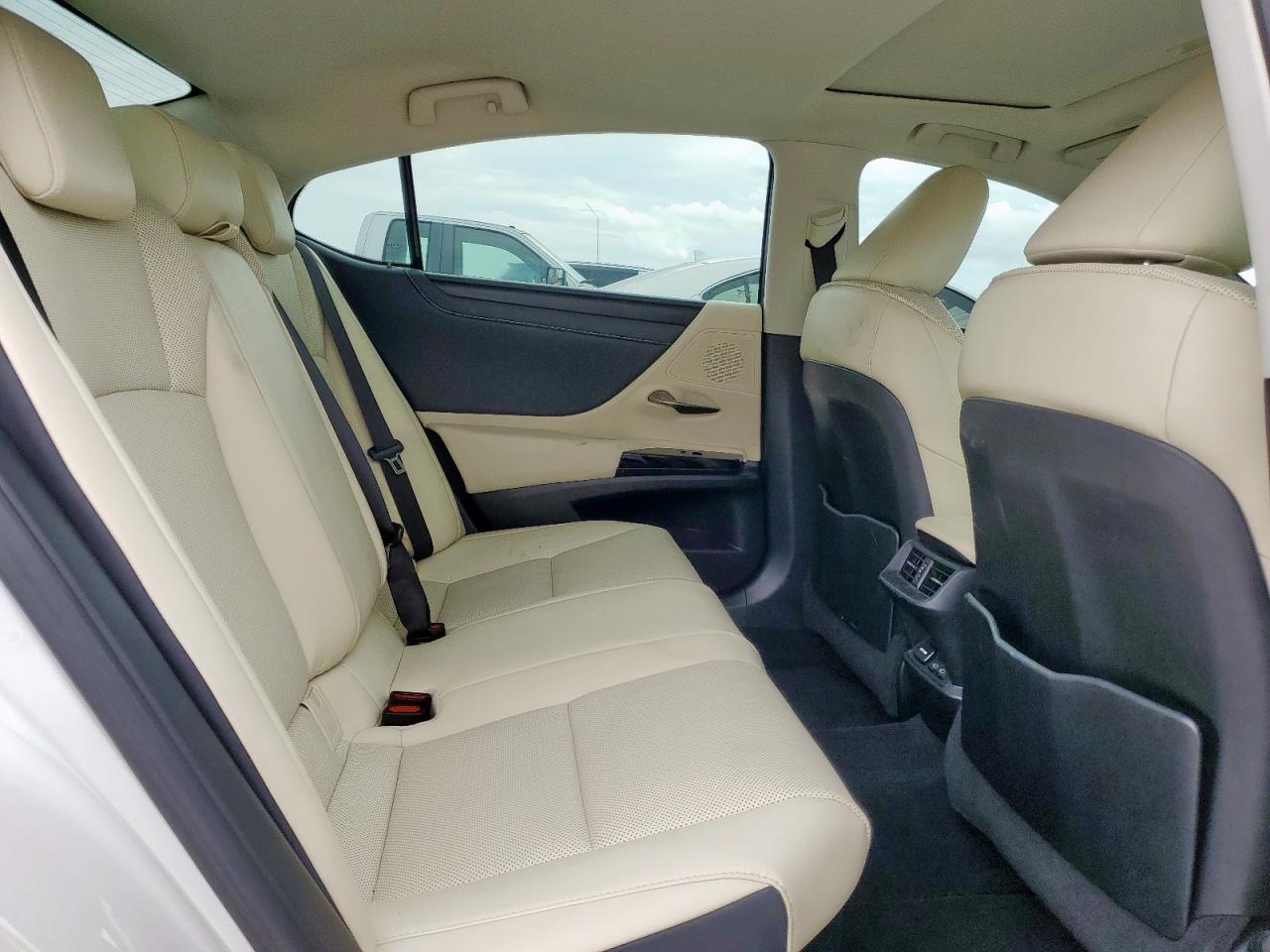 2022 LEXUS ES 300H