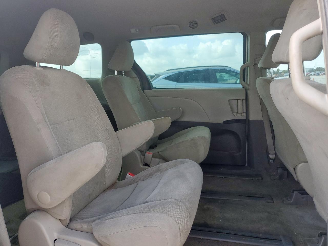 2017 TOYOTA SIENNA