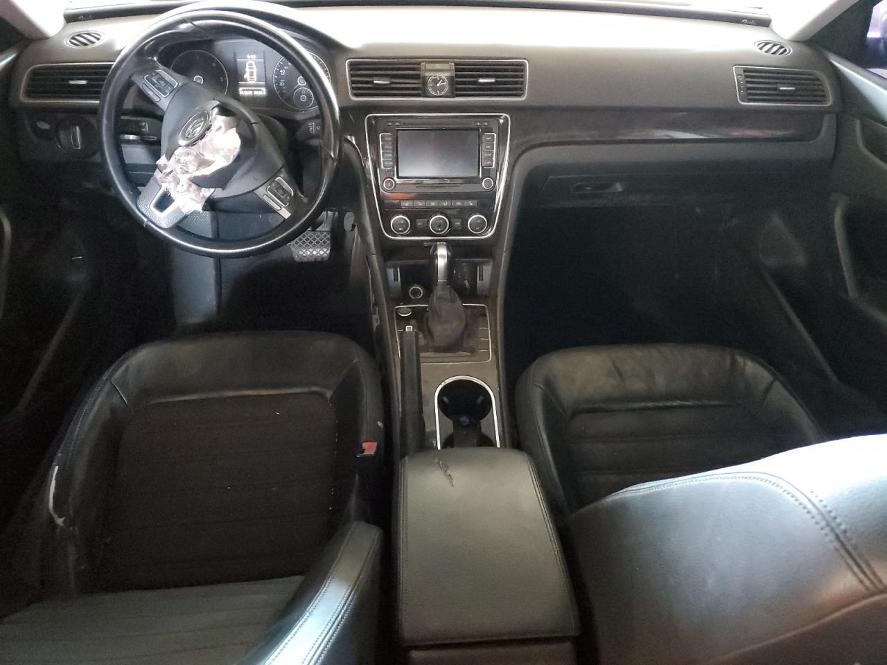 2015 VOLKSWAGEN Passat