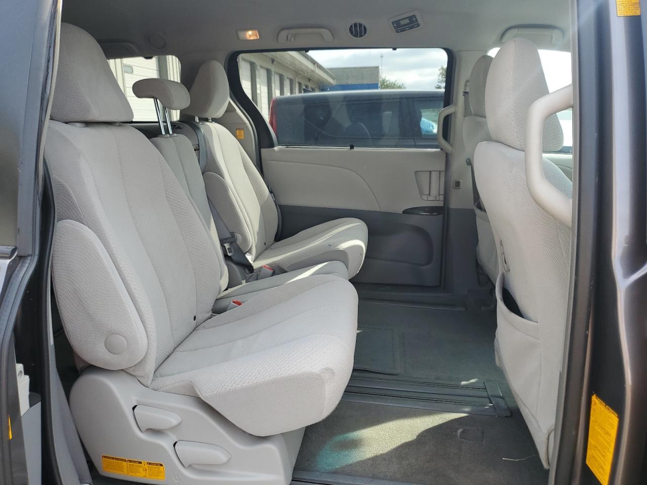2013 TOYOTA SIENNA