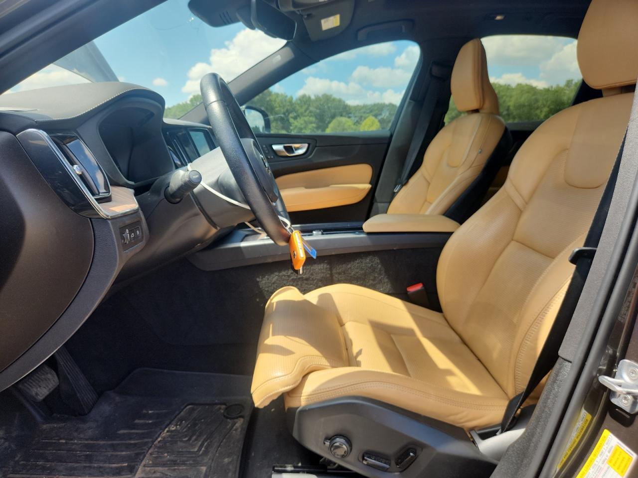 2022 VOLVO XC60