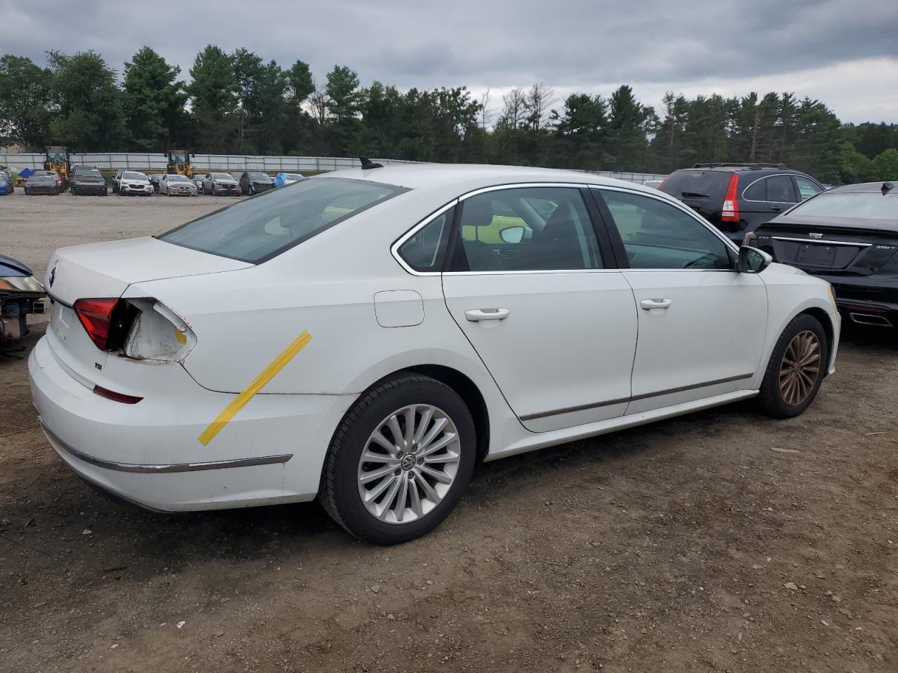 2016 VOLKSWAGEN Passat