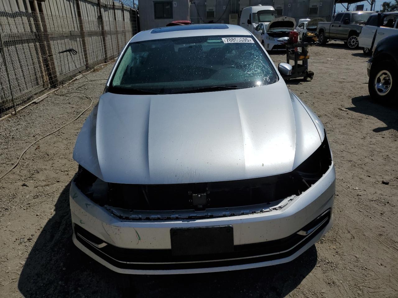 2017 VOLKSWAGEN Passat