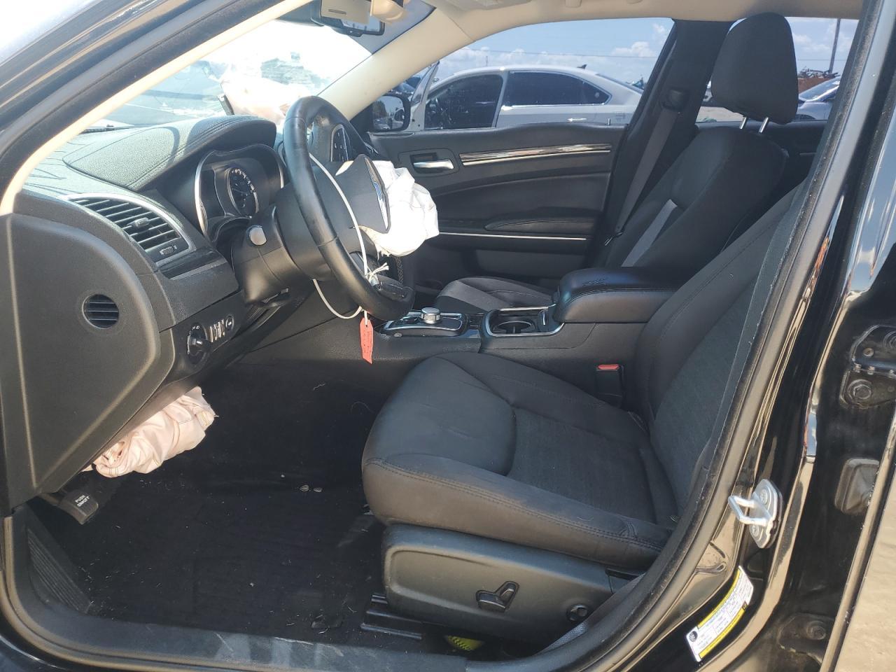 2019 CHRYSLER 300
