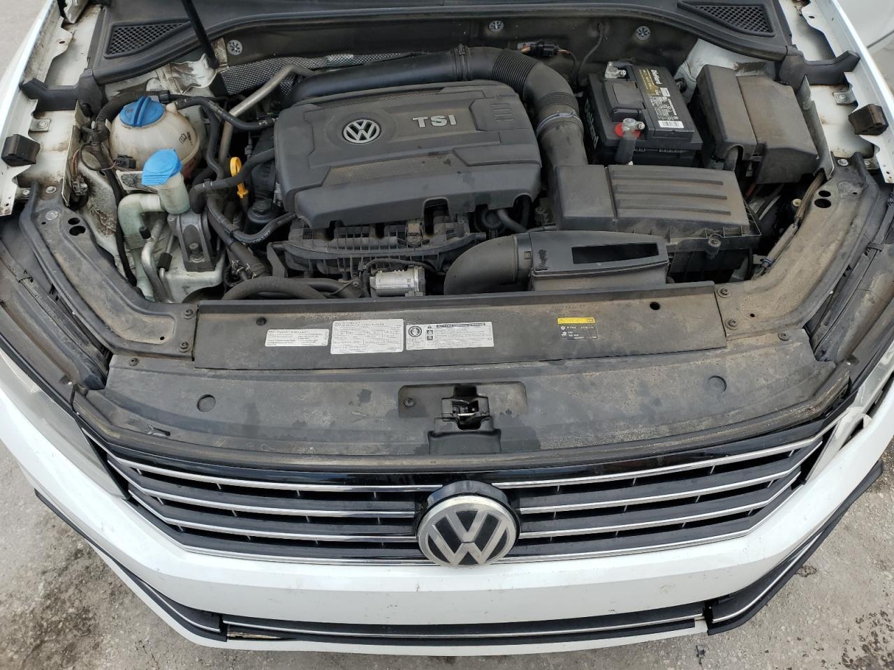2016 VOLKSWAGEN Passat