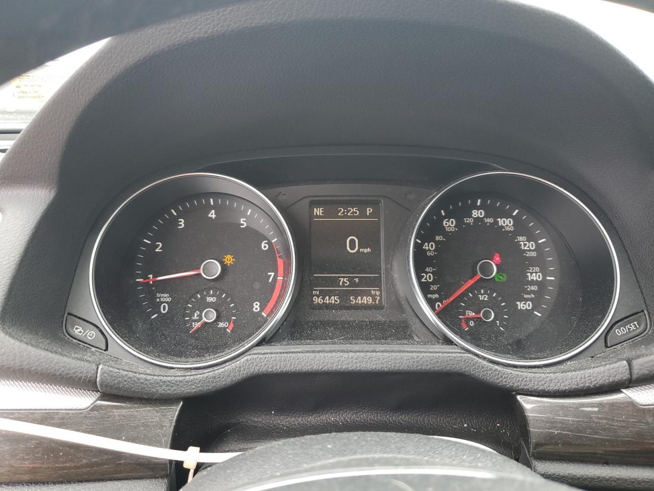 2016 VOLKSWAGEN Passat