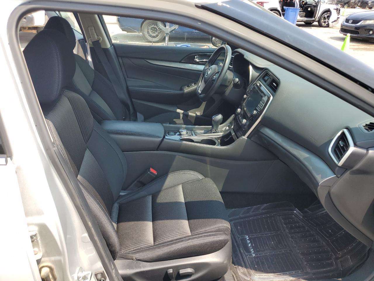 2017 NISSAN Maxima