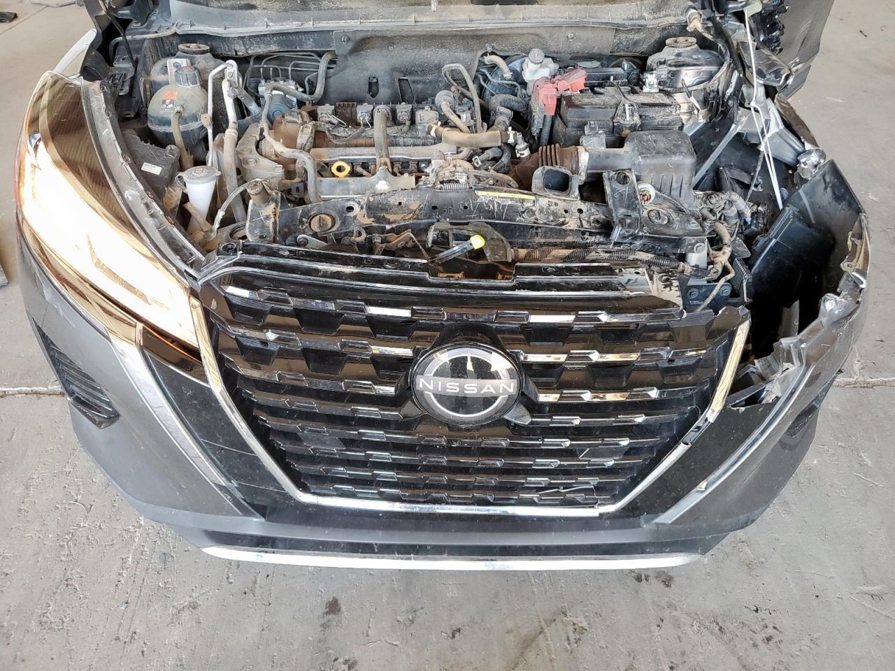 2024 NISSAN KICKS
