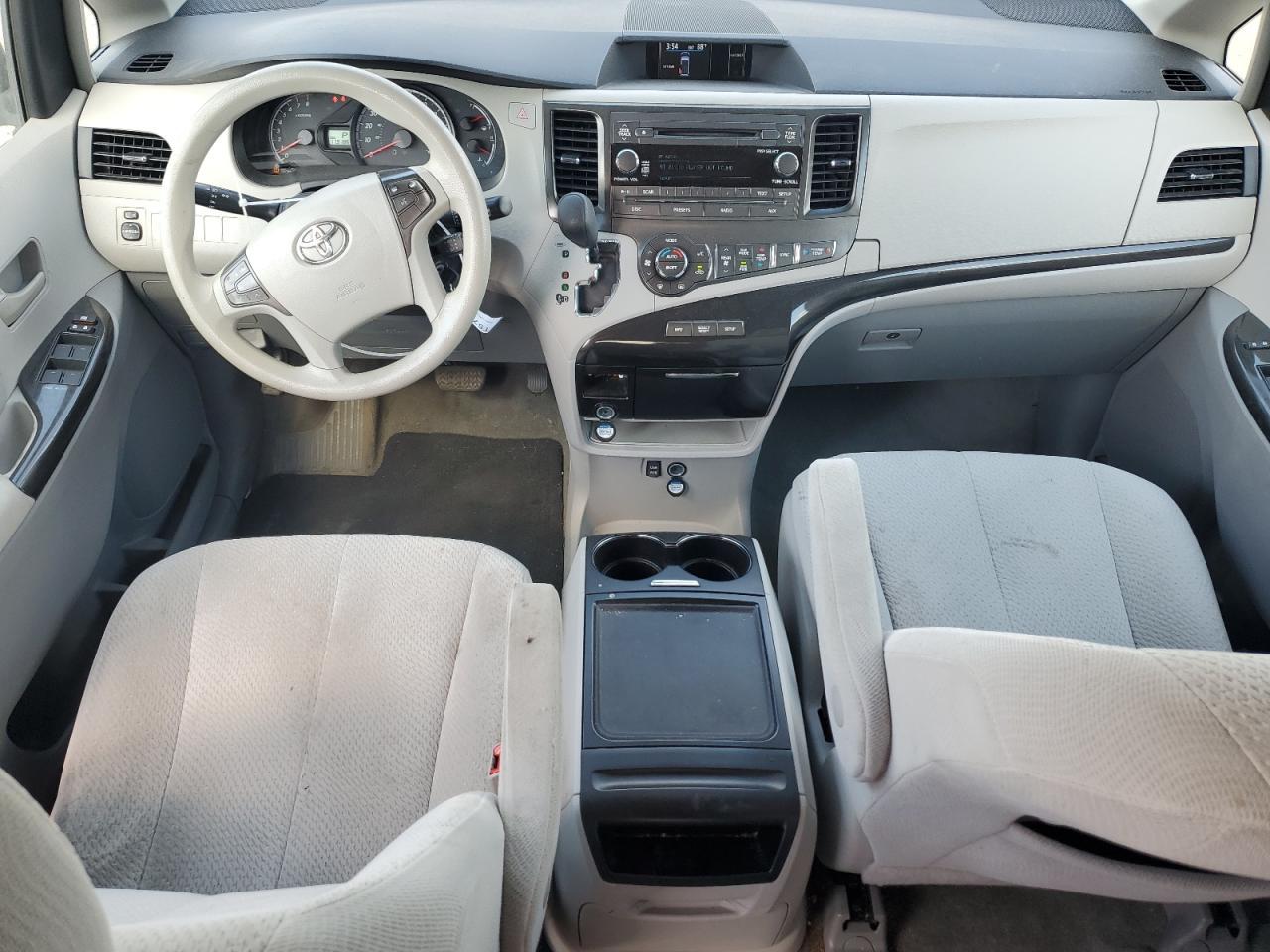 2014 TOYOTA SIENNA