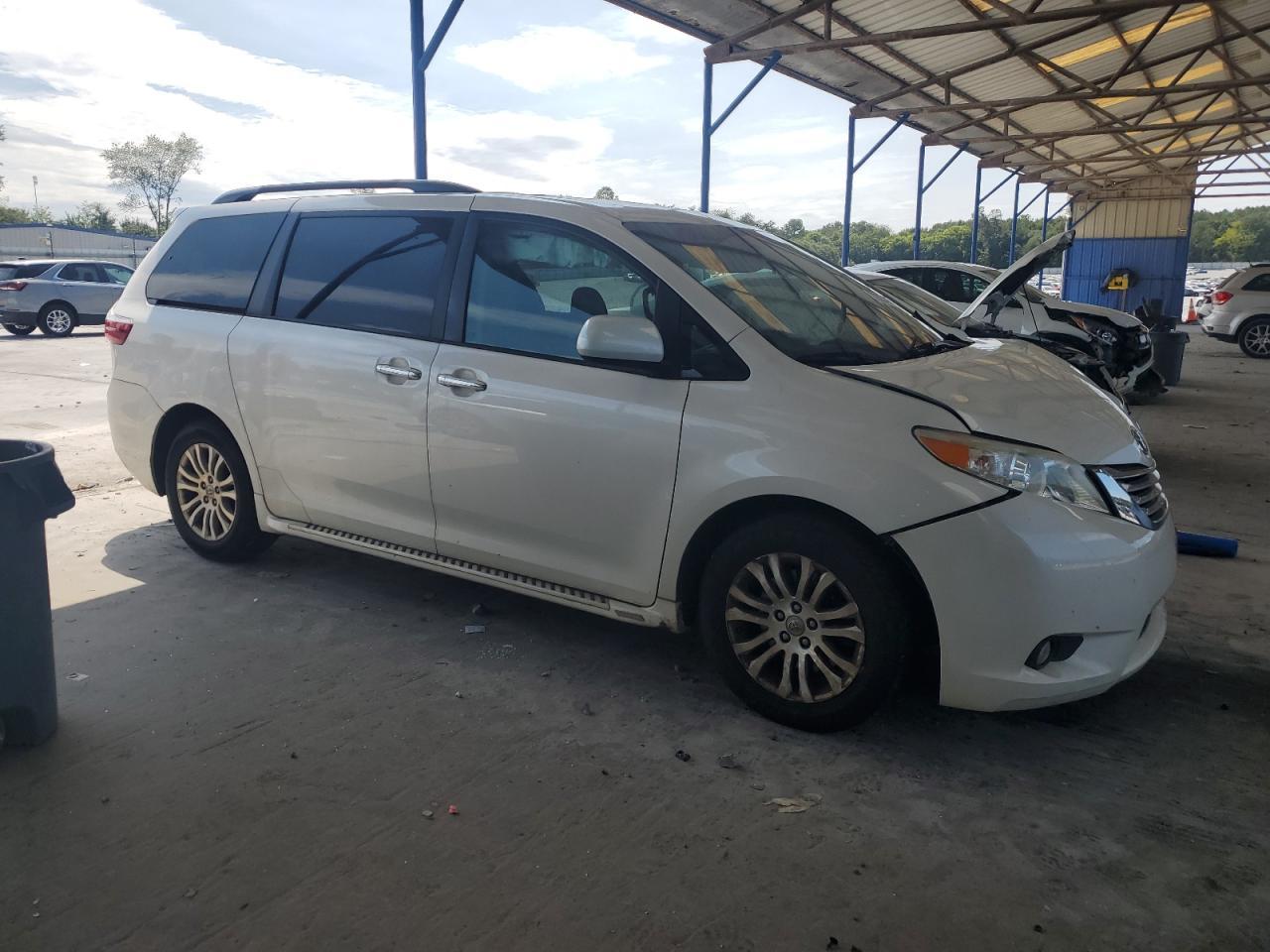 2017 TOYOTA SIENNA