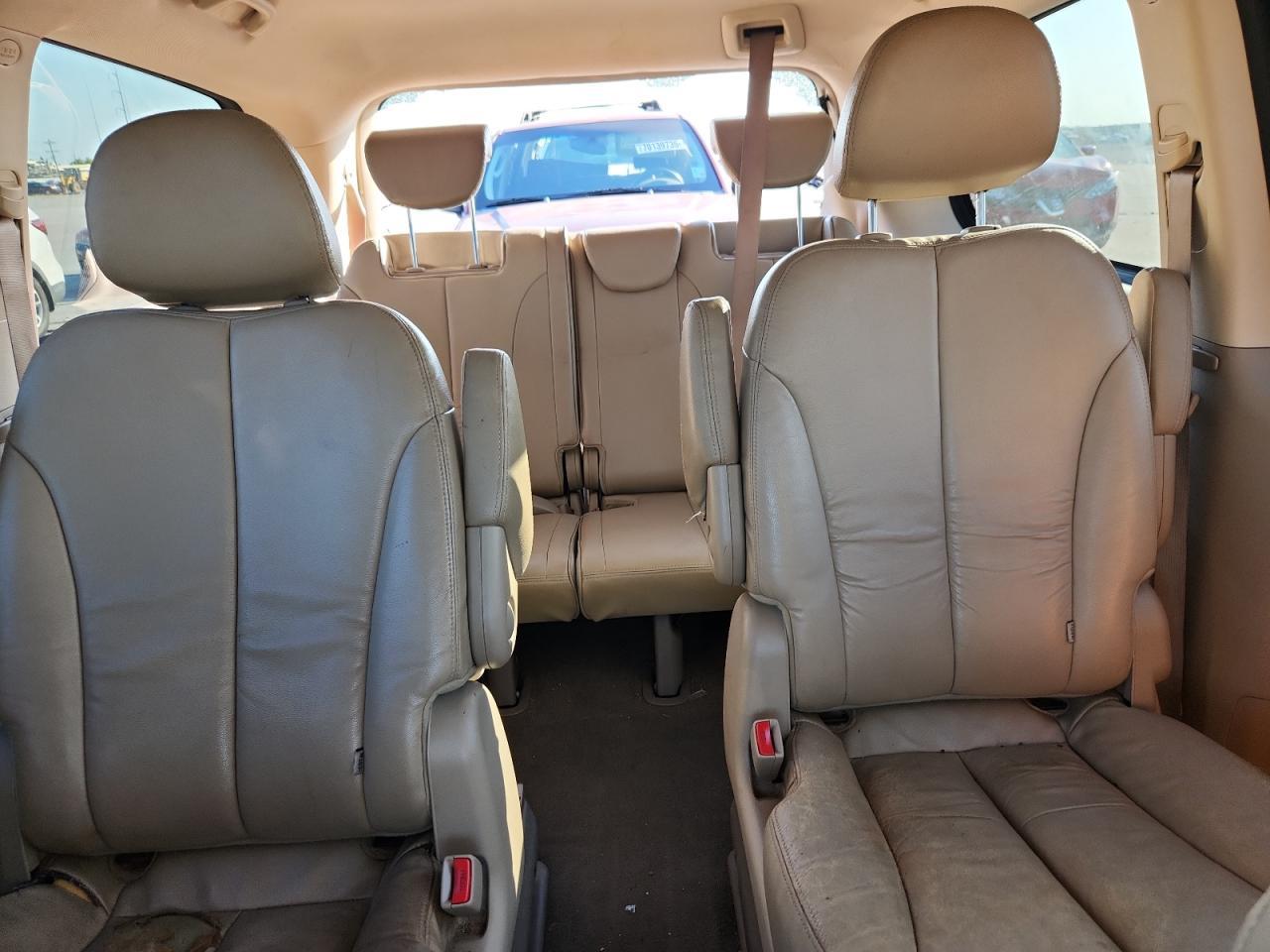 2014 KIA SEDONA