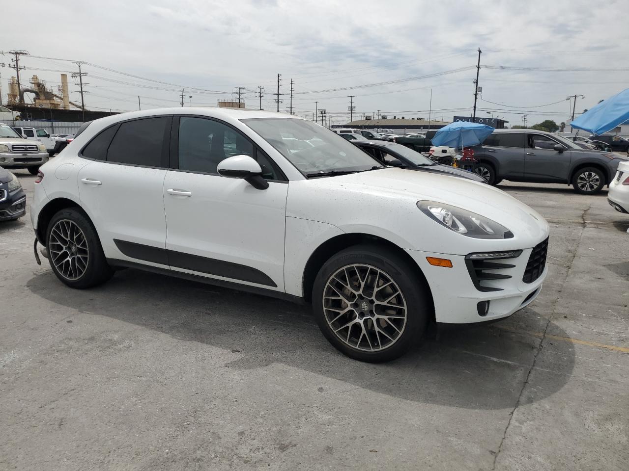 2017 PORSCHE Macan