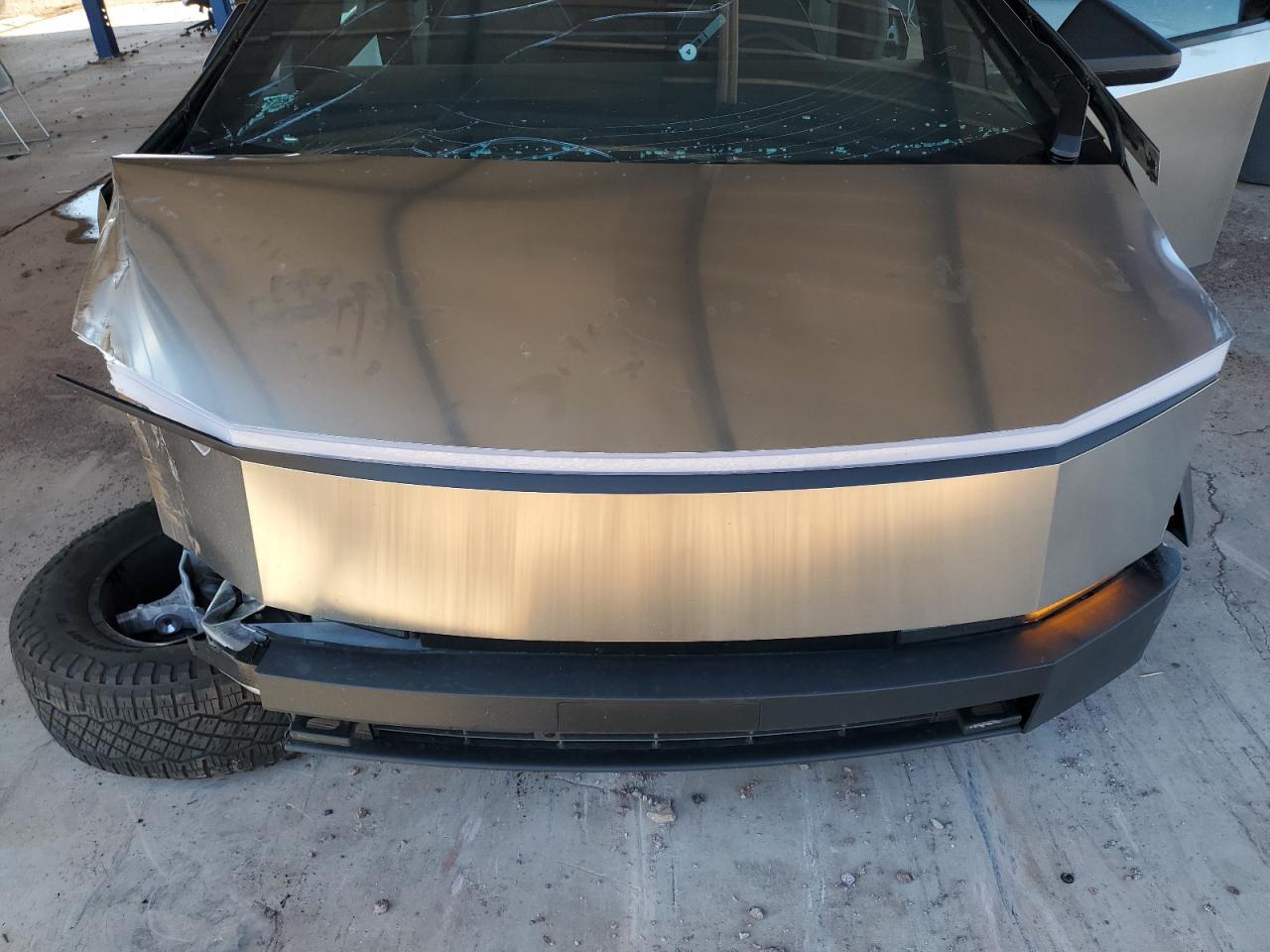 2024 TESLA Cybertruck