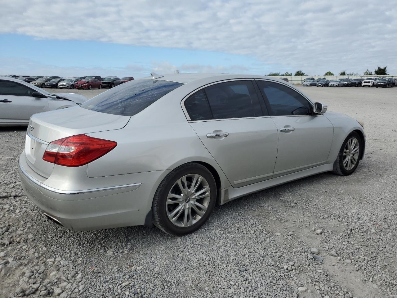 2013 HYUNDAI GENESIS