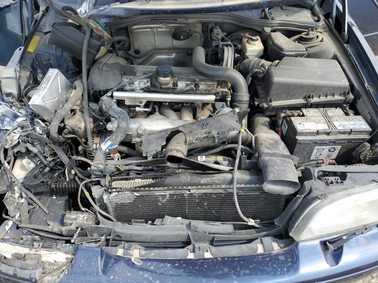 1999 VOLVO V70