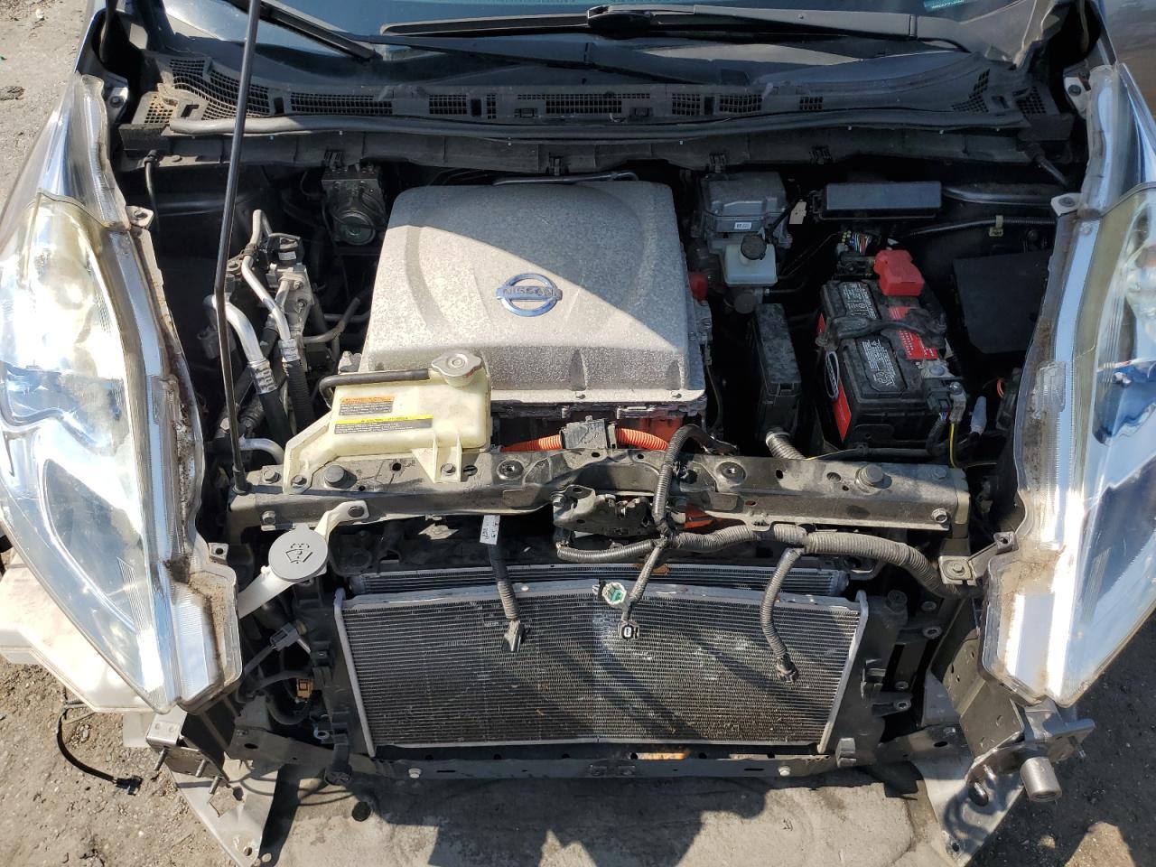 2015 NISSAN LEAF