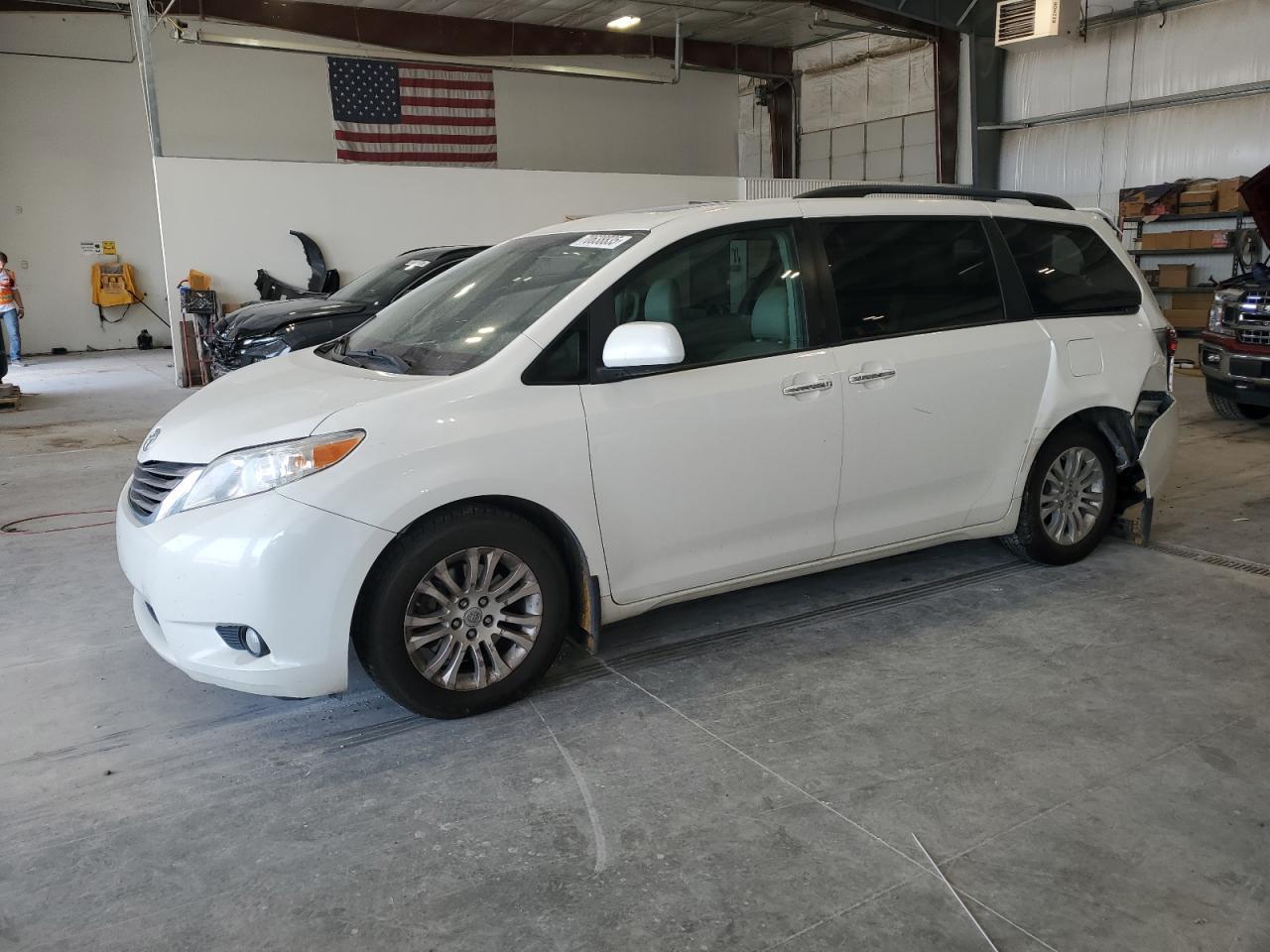 2016 TOYOTA SIENNA