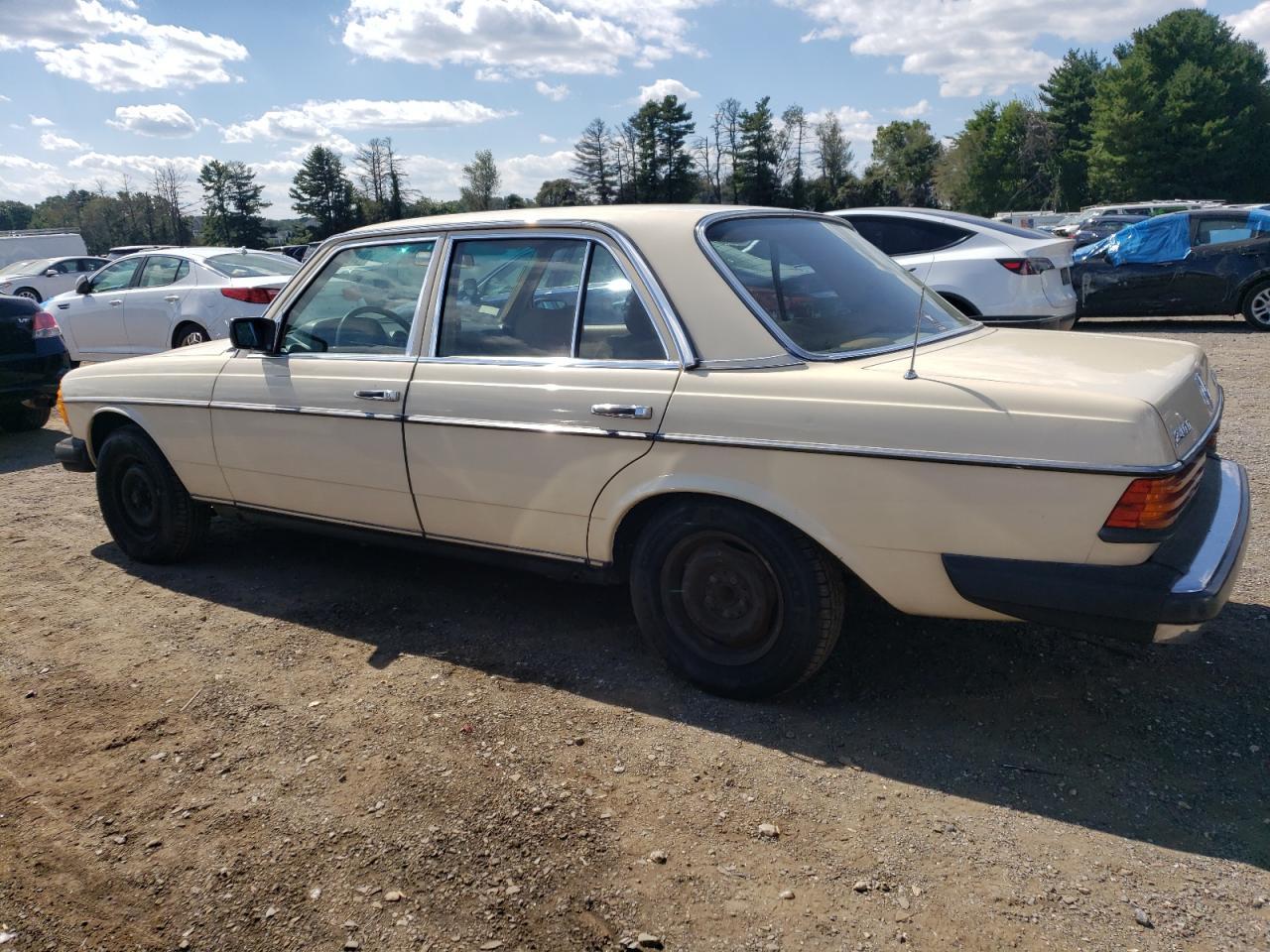 1980 MERCEDES-BENZ 240