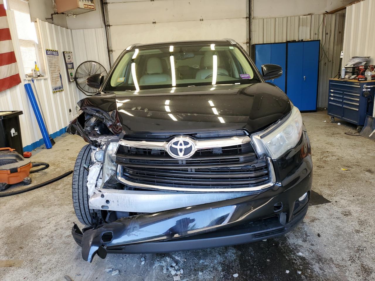2016 TOYOTA HIGHLANDER