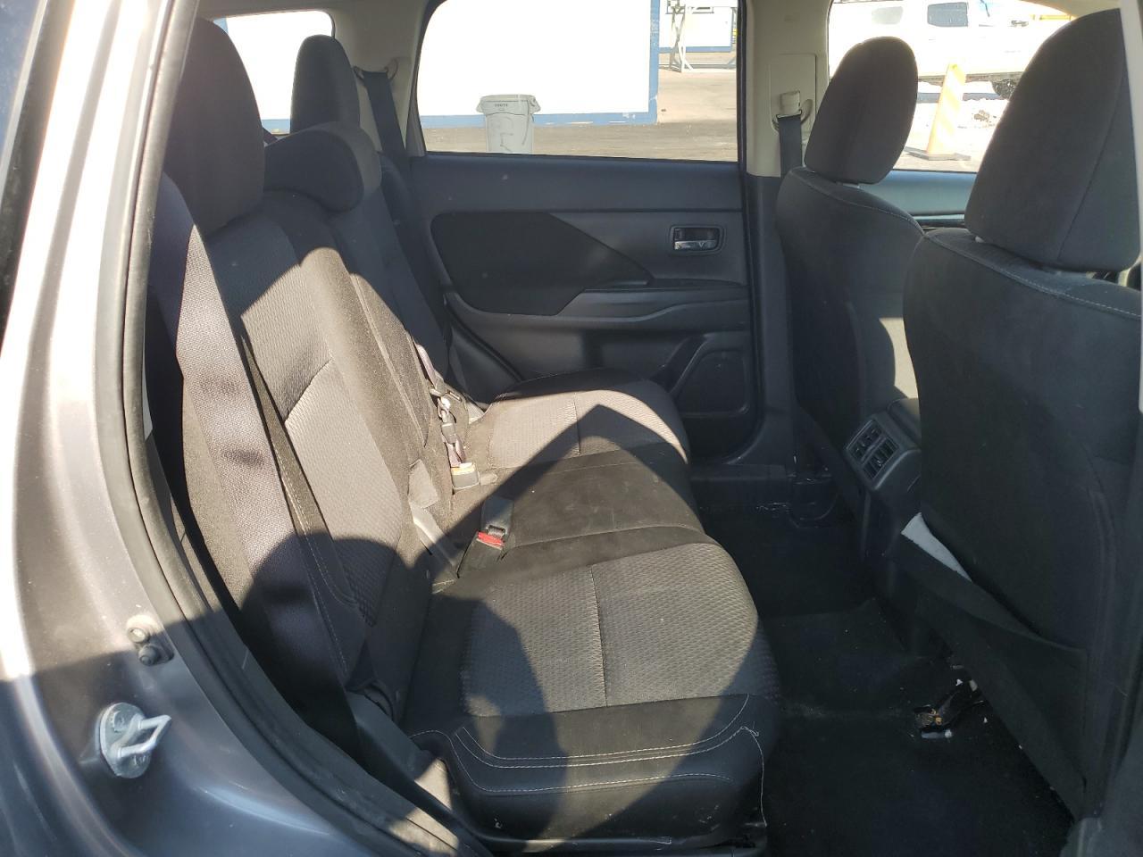 2019 MITSUBISHI outlander