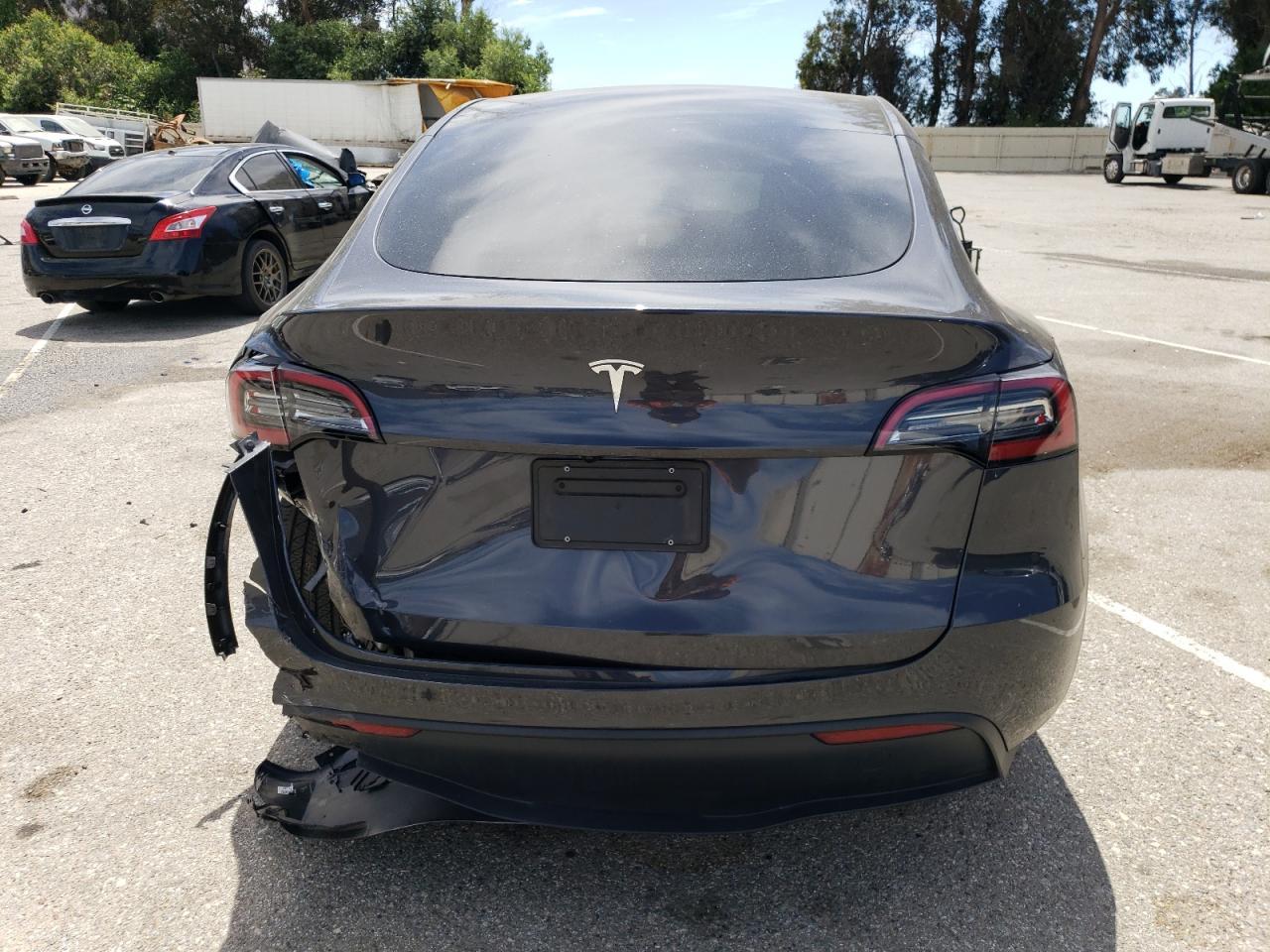 2024 TESLA MODEL Y