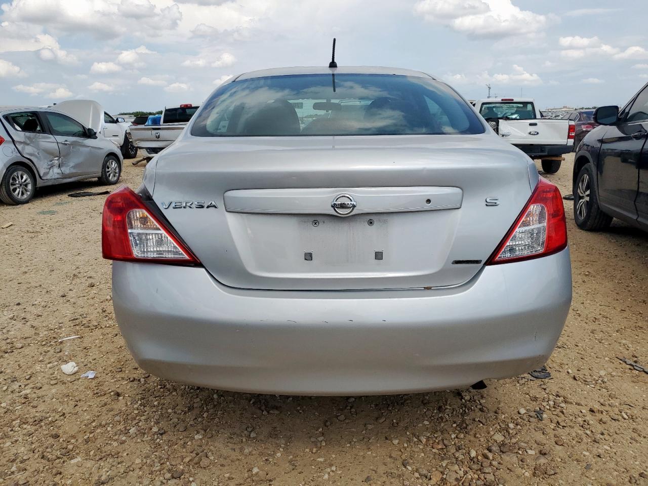 2012 NISSAN VERSA