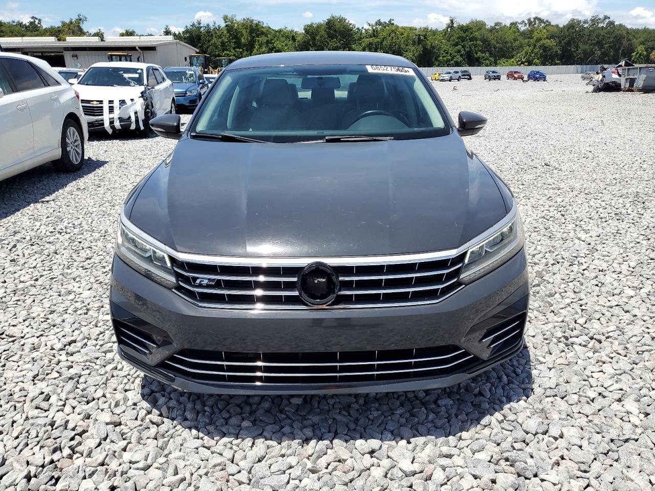 2017 VOLKSWAGEN Passat