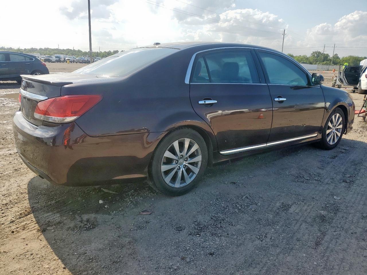 2011 TOYOTA Avalon