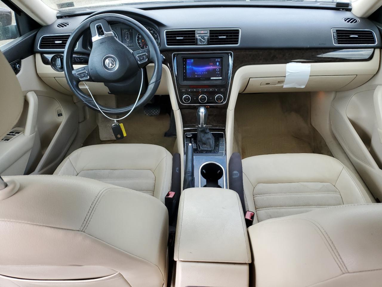 2014 VOLKSWAGEN Passat