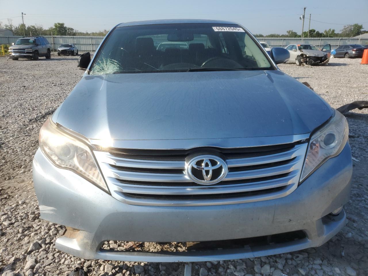 2011 TOYOTA Avalon