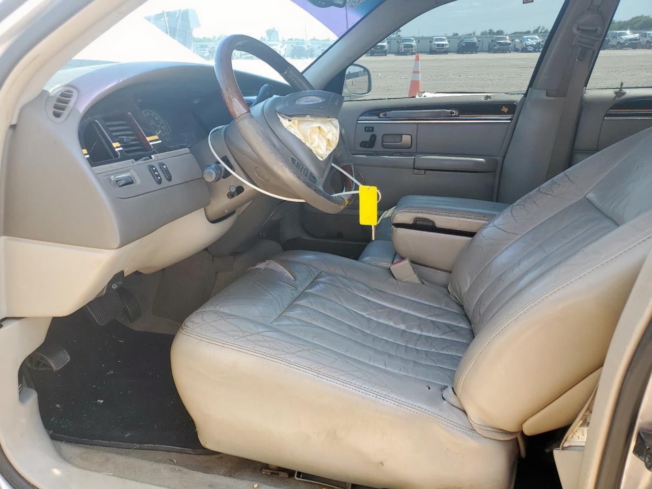 2003 LINCOLN Town Car