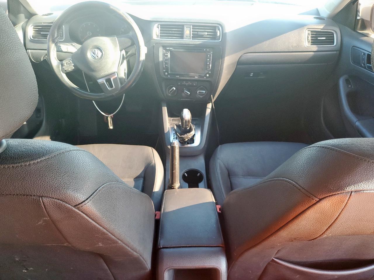 2011 VOLKSWAGEN JETTA