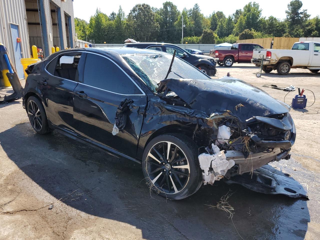 2018 TOYOTA CAMRY