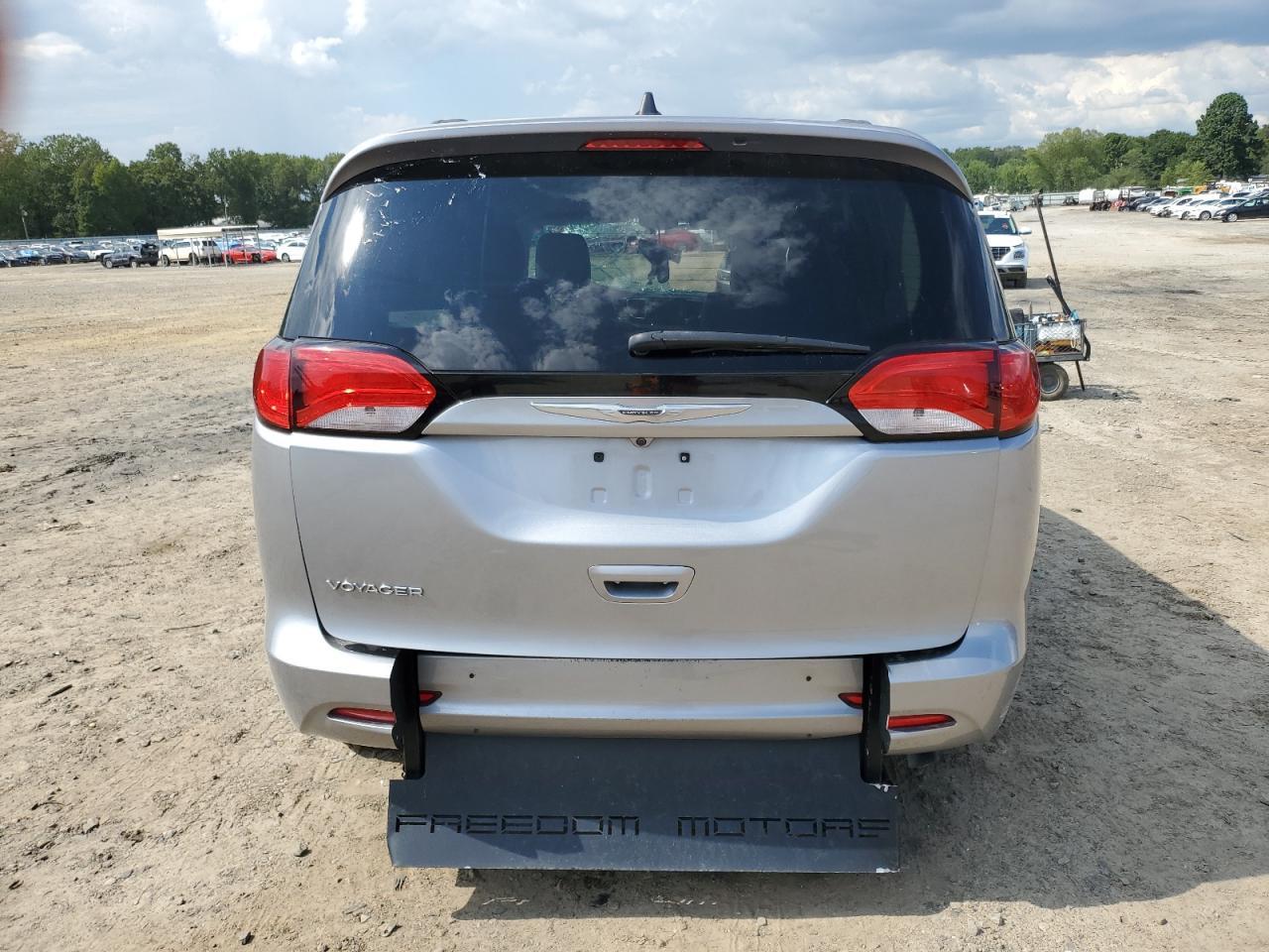 2021 CHRYSLER Voyager