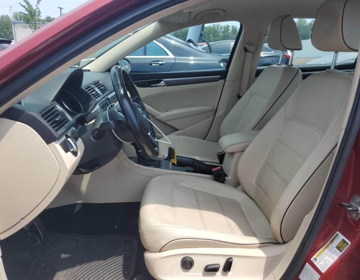 2017 VOLKSWAGEN Passat