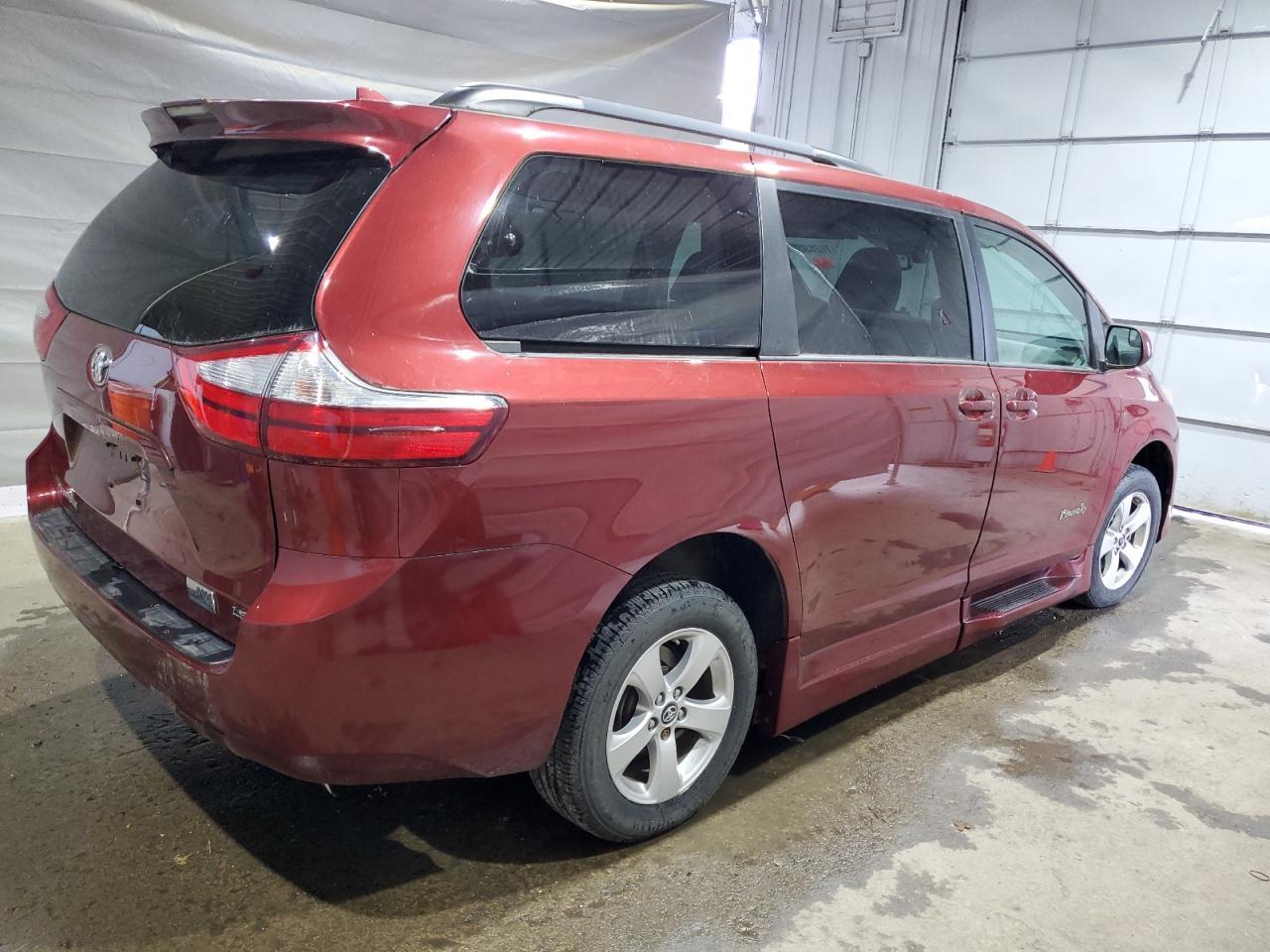 2018 TOYOTA SIENNA