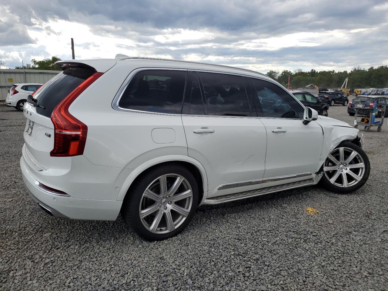 2018 VOLVO XC90