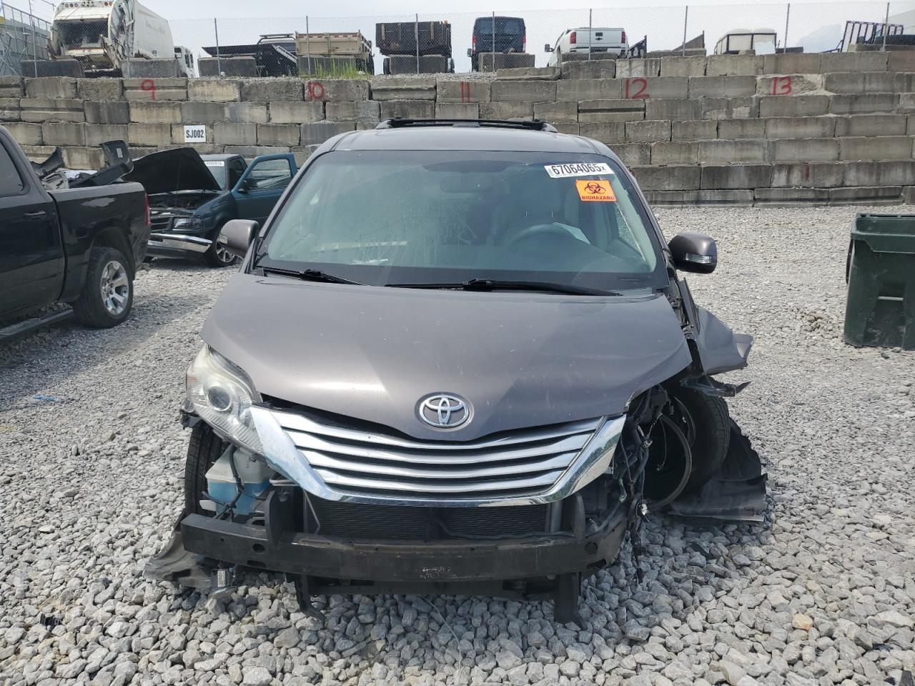 2013 TOYOTA SIENNA